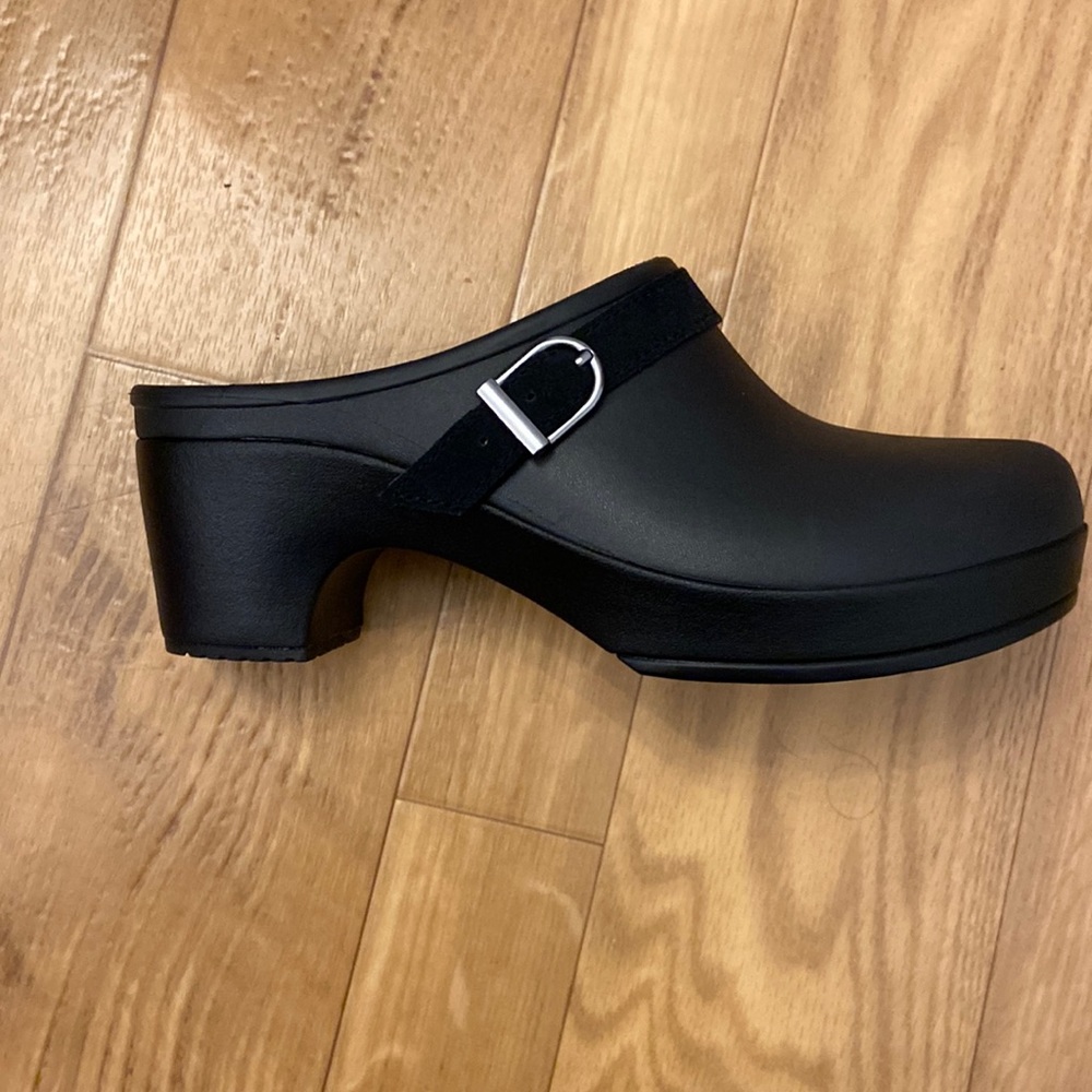 Crocs Sarah Clogs size W7